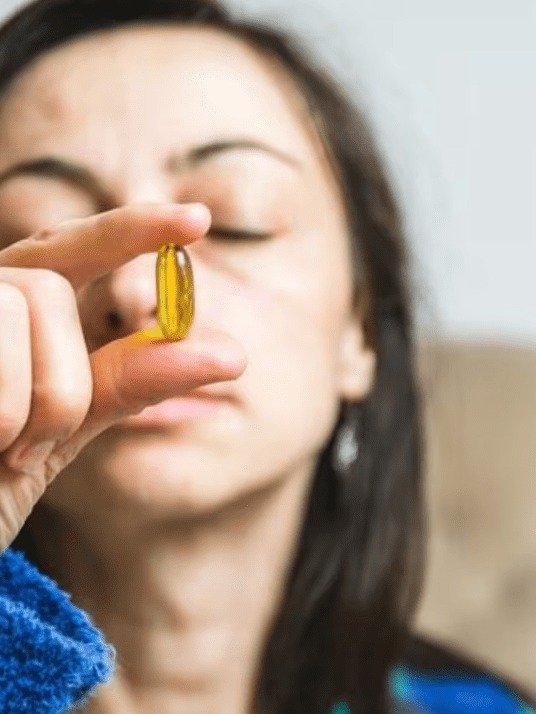 ¡Alerta ROJA! Si Tienes Más de 60, DEBES Dejar de Tomar ESTA Vitamina AHORA Mismo (Un Neurólogo Te Explica Por Qué)