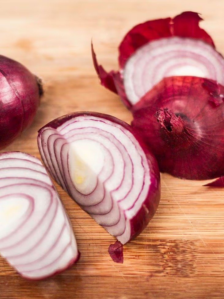 ¡STOP! El Engaño Viral de la Cebolla Morada para el Azúcar que MILLONES de Adultos Mayores Creen (Y el ÚNICO detalle que SÍ importa)