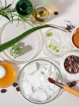 ¡ALERTA! Tus Manos Revelan Tu Edad Real (Y el Error Mortal que Cometes a Diario): ¡Rejuvenécelas con ESTOS 5 Hábitos Sencillos!