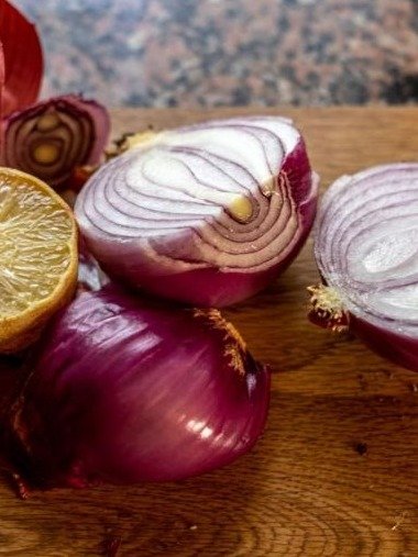 El Fenómeno de la Cebolla en Agua: ¿El Hábito Nocturno que tu Próstata Necesita? ¡Descubre la Verdad!