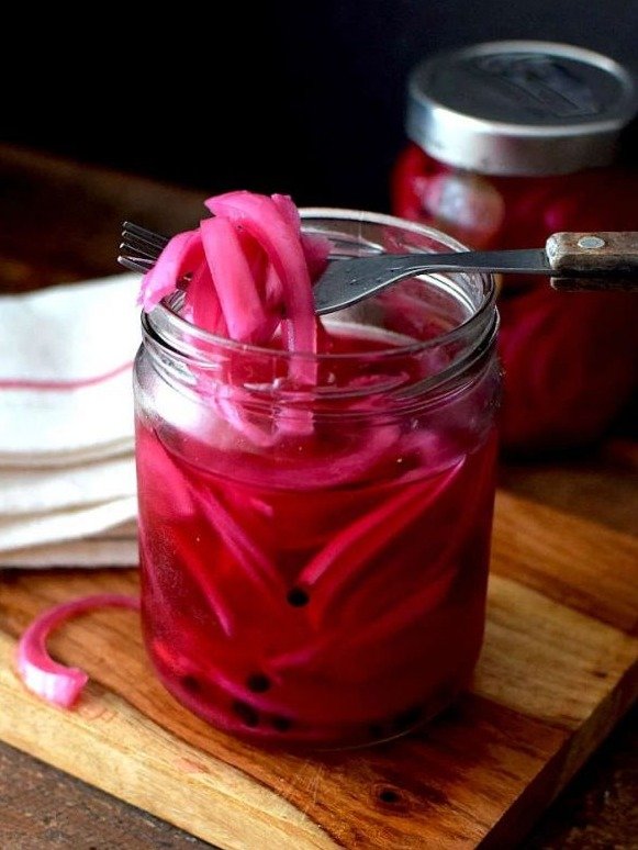 ¡Adiós al Cansancio Post-Comida! El SECRETO de la Cebolla Roja que ESTABILIZA tu Energía al instante (¡Hazlo en 10 Minutos!)
