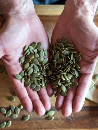 ¡Hombres de 40+! El Hábito SECRETO con Semillas de Calabaza que te Devolverá la Energía y el Vigor (¡No lo Estás Haciendo!)