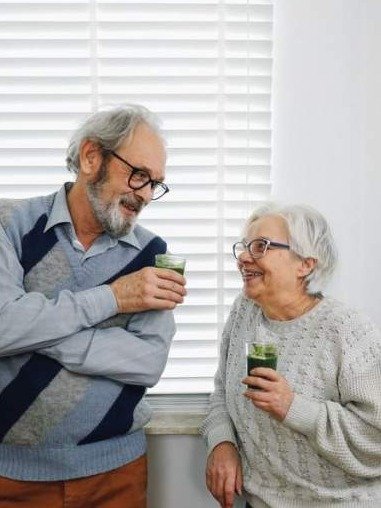 El Secreto Que Nadie Te Cuenta: Un Sorbo Mineral Antes de Dormir Desbloquea el Alivio para Huesos, Azúcar, Ansiedad y Estreñimiento