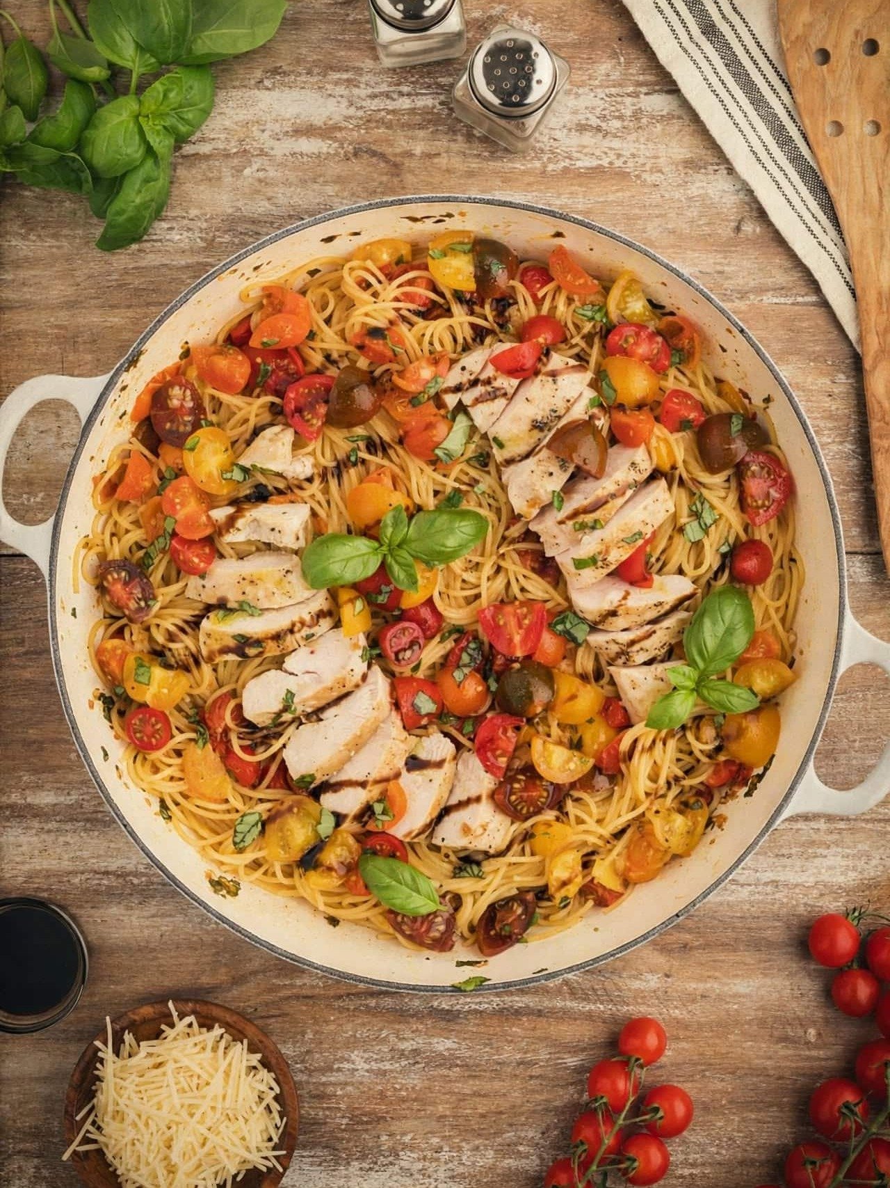 You Won't Believe How Easy & Delicious This Bruschetta Chicken Pasta Is – Your New Summer Go-To!