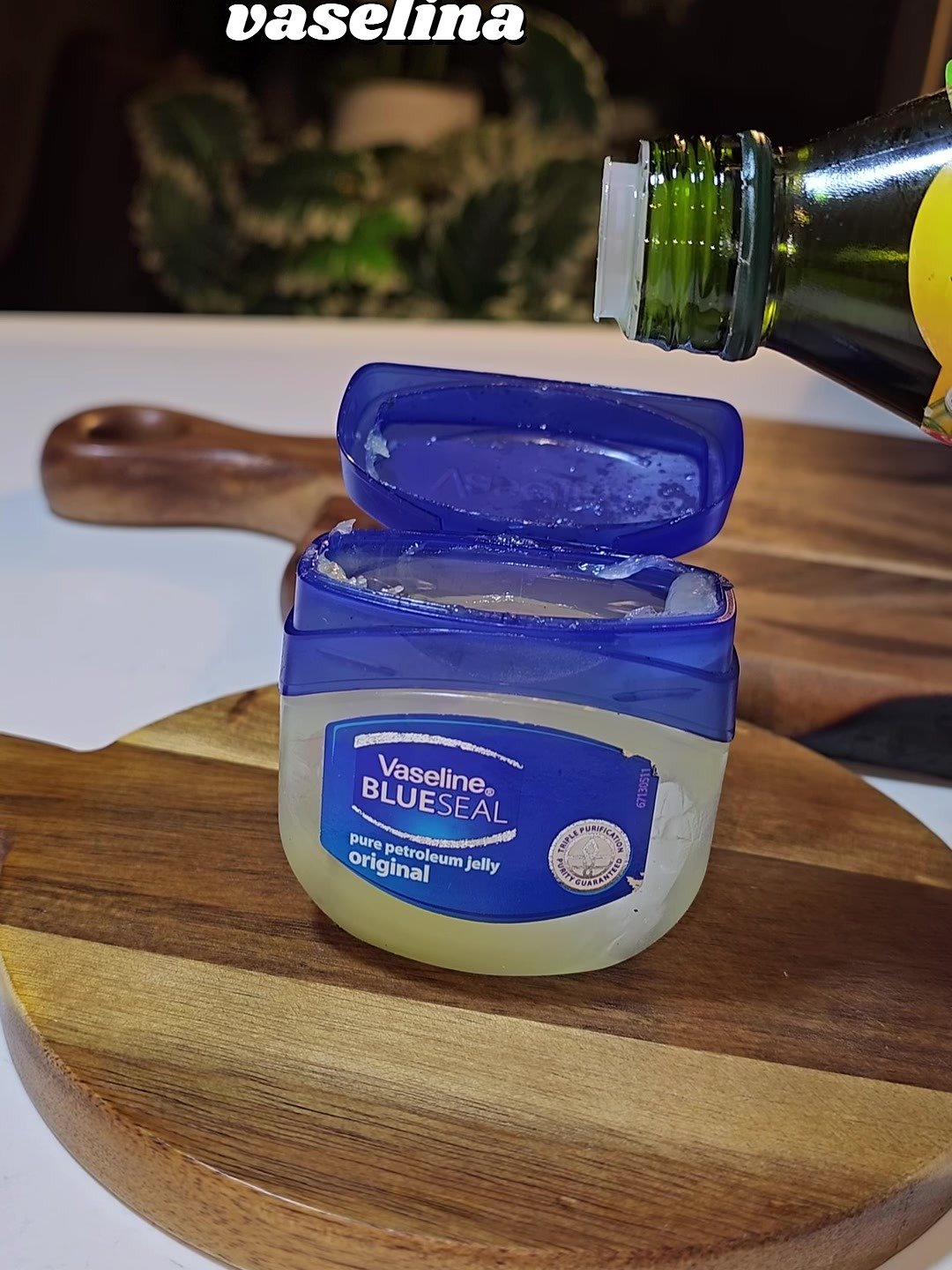 ¡Adiós Arrugas! El Secreto Casero con Vaselina y Aceite de Oliva que Rejuvenece Tu Piel en Días (¡Resultados Asombrosos!)